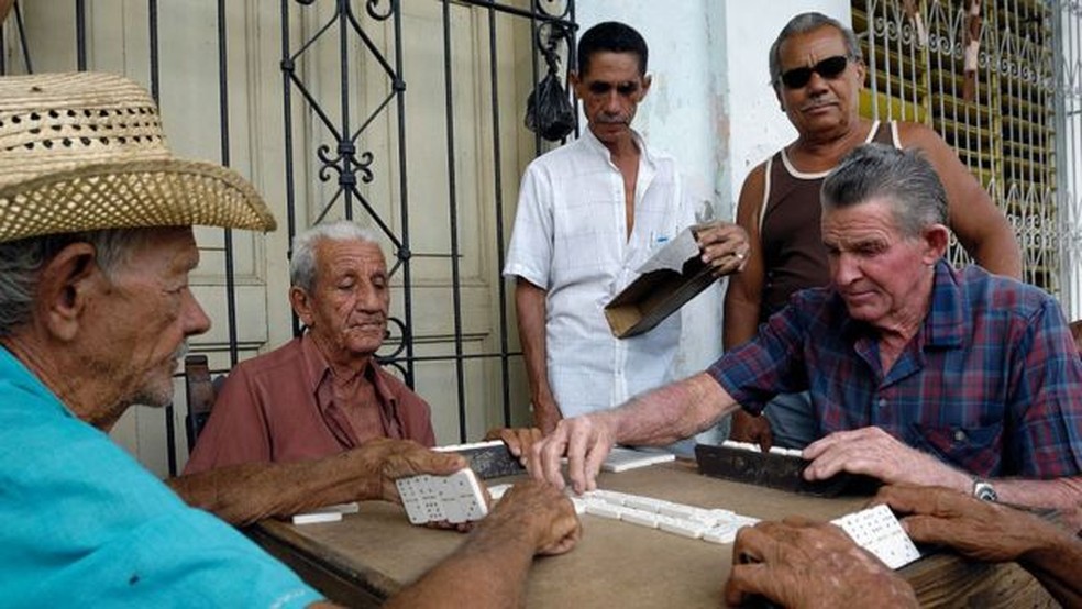 Os idosos ocupam cada vez mais uma porcentagem maior da população cubana — Foto: GETTY IMAGES/via BBC