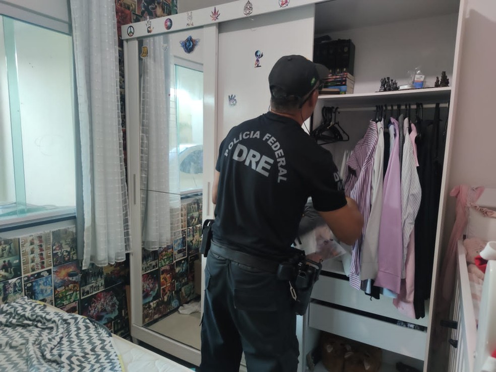 Policiais entraram em residências e encontraram brinquedos com drogas — Foto: Divulgação/PF