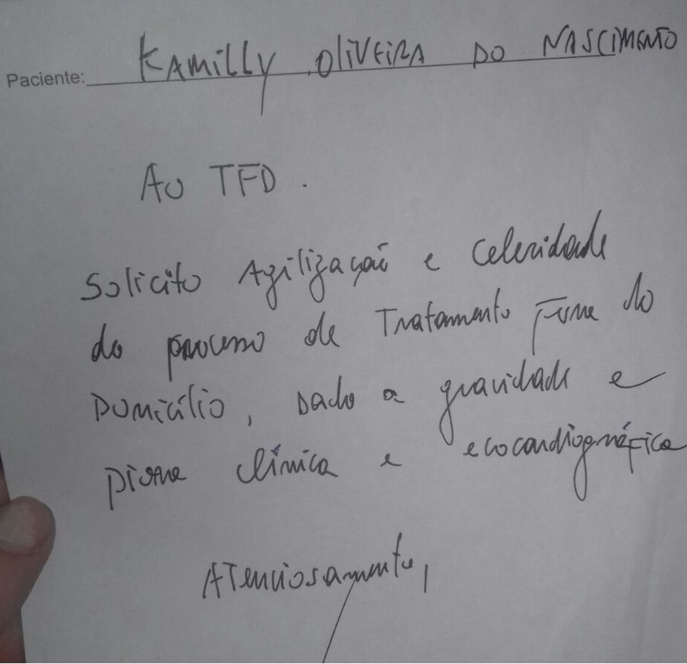 Mãe da bebe recebeu recomendação médica para fazer o tratamento da filha fora do estado (Foto: Arquivo da família)
