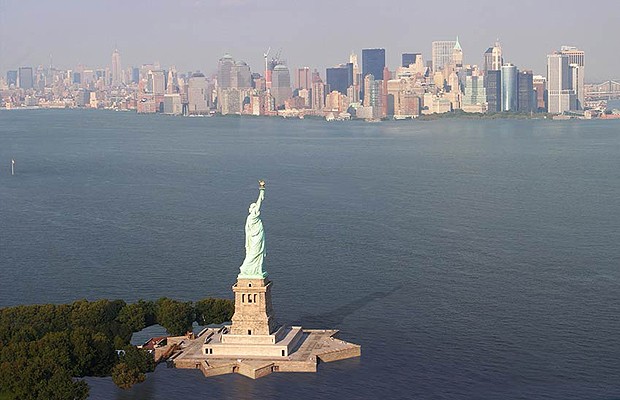 Toda a área aos pés da Estátua da Liberdade, em Nova York, seria inundada (Foto: Nickolay Lamm)