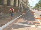 Queda de reboco de prédio histórico interdita trecho de rua em Ribeirão