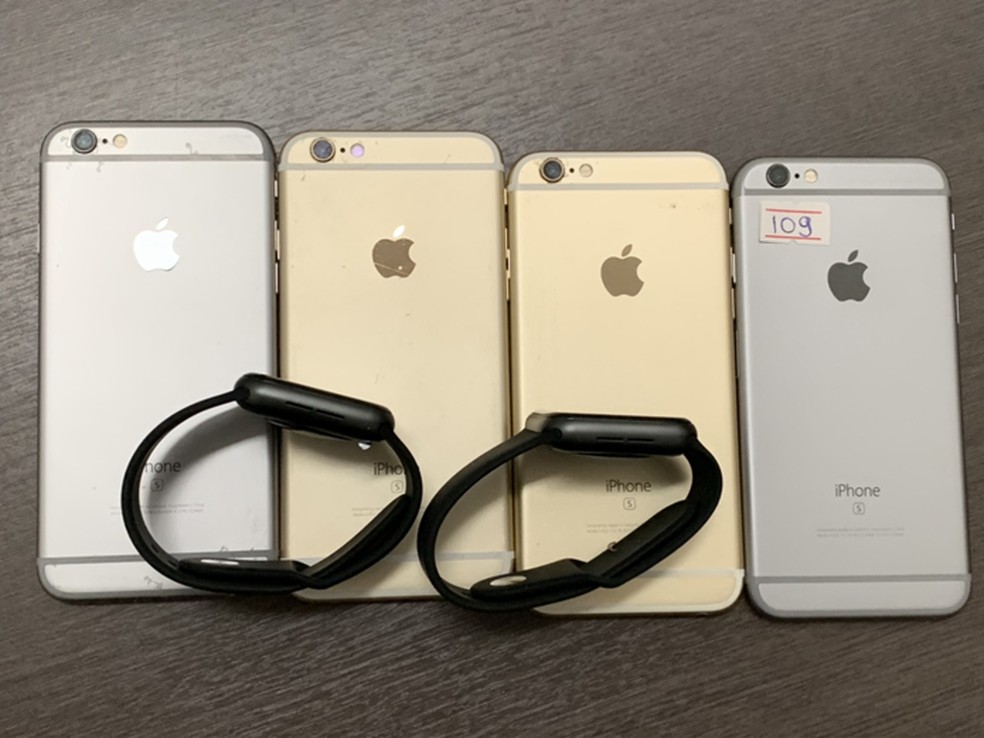 Leilão traz lote com diversos iPhones — Foto: Reprodução/Receita Federal