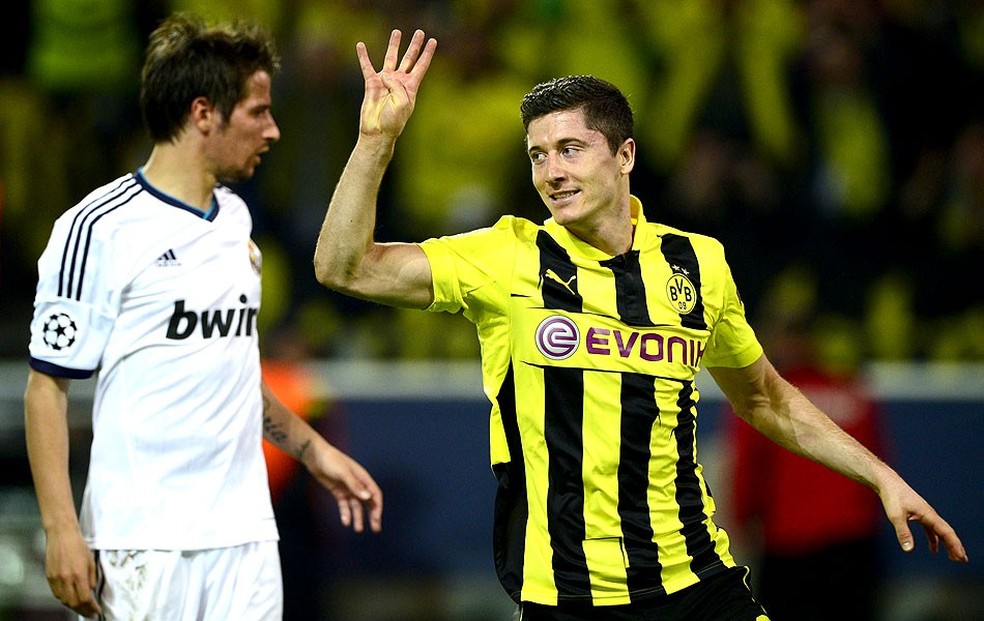 Quatro gols no Real Madrid? Lewandowski é o pai da façanha quando ainda defendia o Borussia Dortmund — Foto: AFP