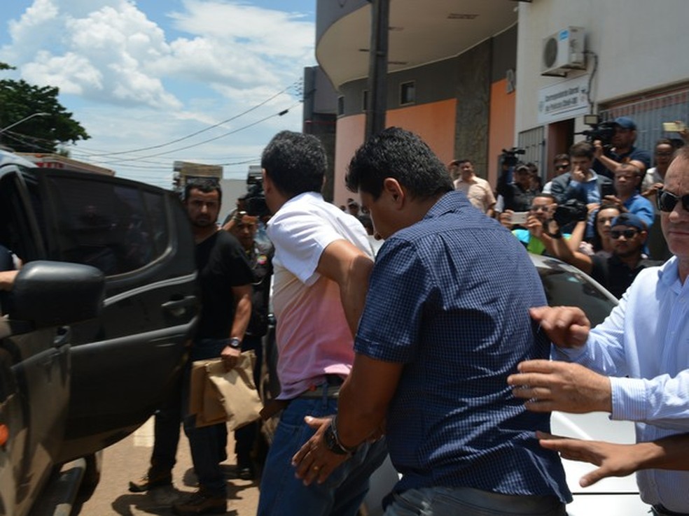 Delegado que atirou no colega de profissão foi preso em flagrante e levado à Delegacia de Homicídios.  — Foto: Hosana Moraes/ Rede Amazônica