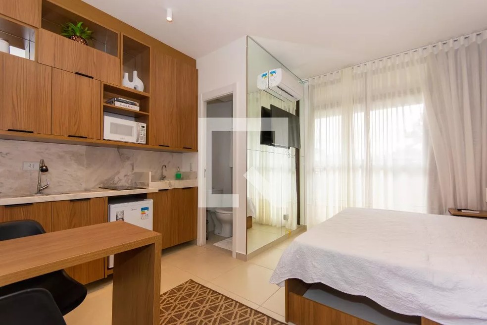 Microapartamento com 23 m². Neste, não há geladeira, apenas frigobar — Foto: Reprodução/Quinto Andar
