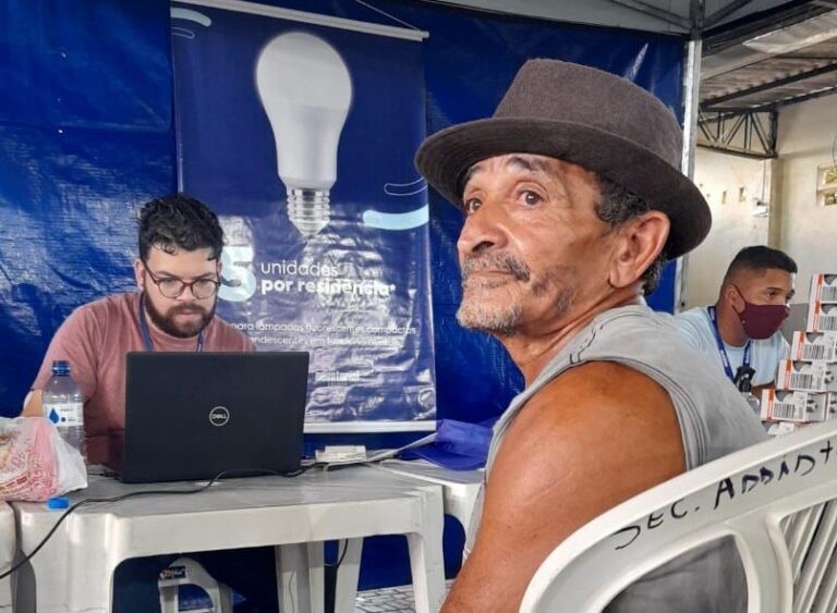 Alagoanos beneficiários do BPC de qualquer faixa de renda têm direito a desconto na conta de energia