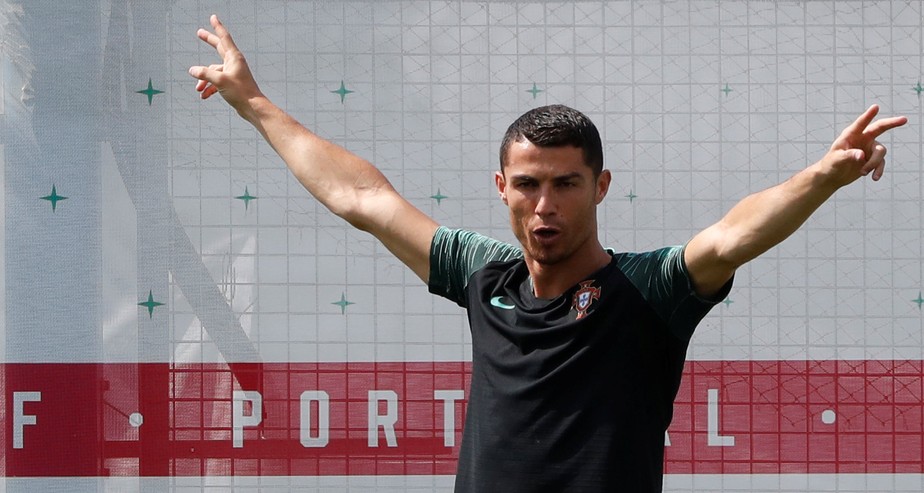 SerÃ¡? Ex-dirigente da Juventus afirma que CR7 jÃ¡ assinou com clube italiano