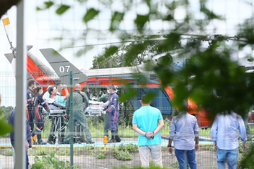 Cid Gomes é transferido para hospital de Fortaleza após ser baleado em manifestação de policiais no interior do Ceará.  — Foto: Camila Lima/SVM