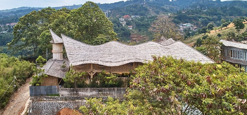 Escritório projeta casas de bambu na Indonésia que parecem parte da natureza (Foto: Eric Dinardi)