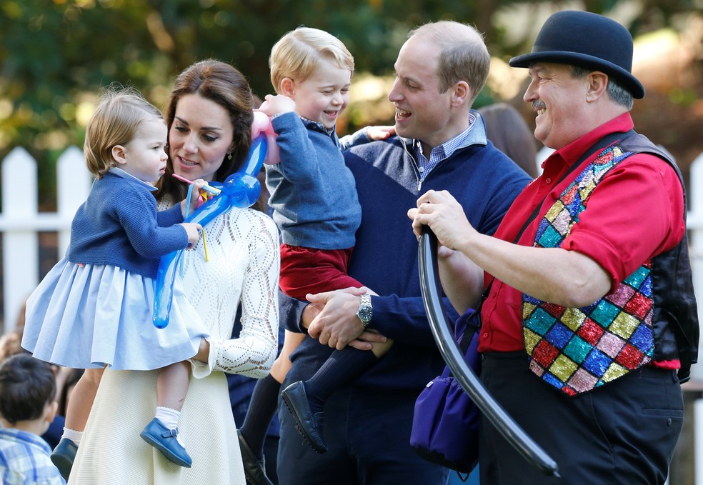 PrÃ­ncipe William e a duquesa de Cambridge, Kate Middleton, levam filhos a festa infantil no CanadÃ¡ (Foto: REUTERS/Jonathan Hayward/Pool)