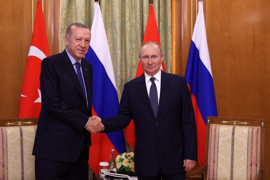 Presidentes turco, Recep Tayyip Erdogan, e russo, Vladimir Putin, durante encontro em Sochi