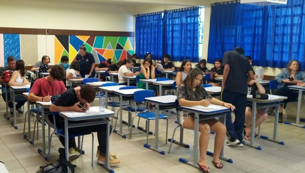 Curso preparatório para vestibulares e Enem abre mil vagas gratuitas no Paraná; veja como se inscrever