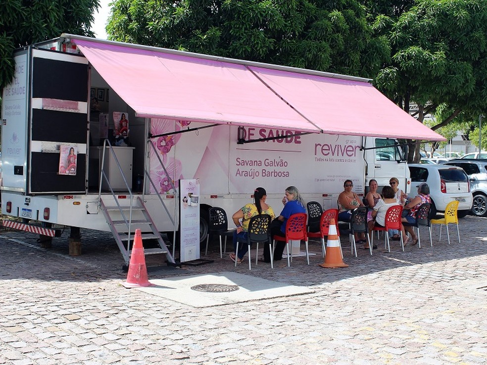 Unidade móvel disponibiliza mamografias e está estacionada na Escola de Governo do RN — Foto: André Salustino / Assecom SEAD/RN