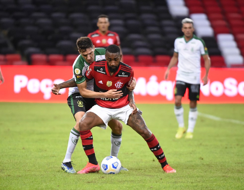 Gerson durante a vit&oacute;ria do Flamengo sobre o Am&eacute;rica-MG &mdash; Foto: Andr&eacute; Dur&atilde;o