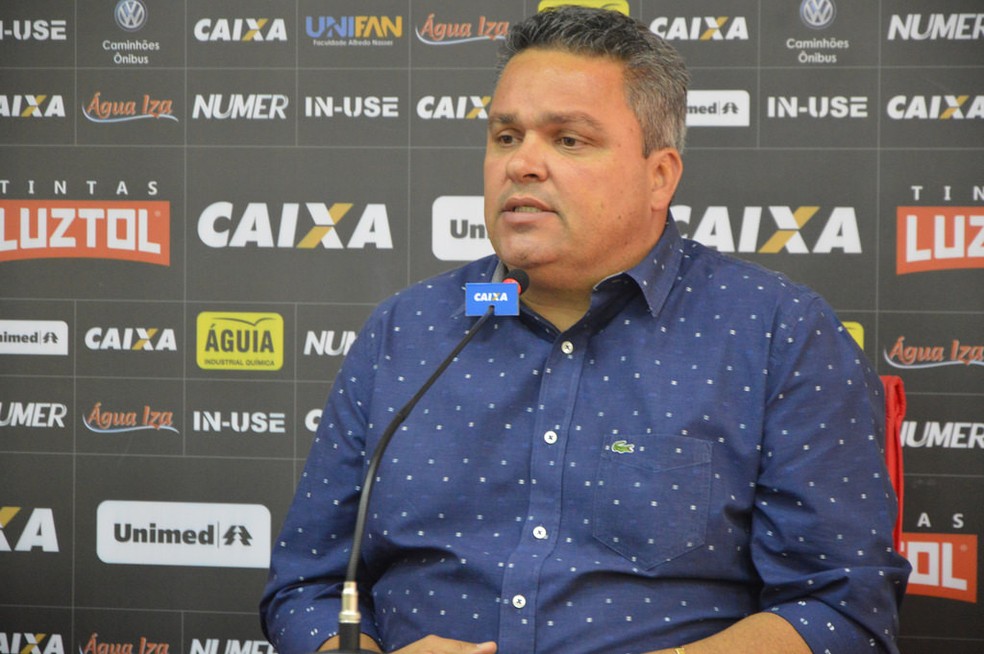 Adson Batista, diretor de futebol do Atlético-GO (Foto: Paulo Marcos / Atlético-GO)