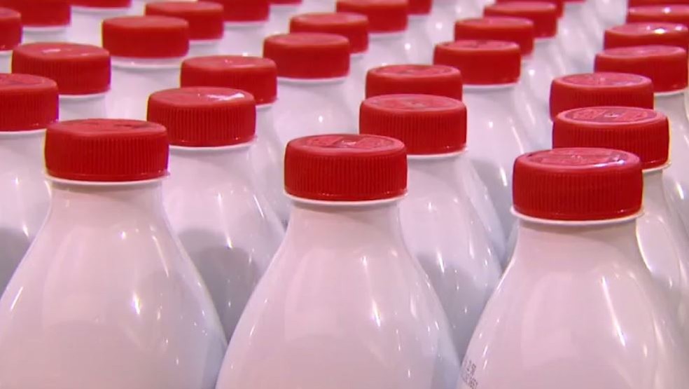 Preço do leite surpreende moradores das regiões de Piracicaba e Campinas — Foto: Reprodução/EPTV