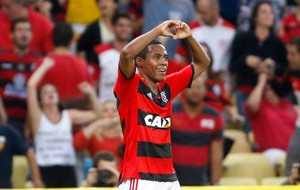 Fla tem negociação avançada com Elias e quer contrato de três anos