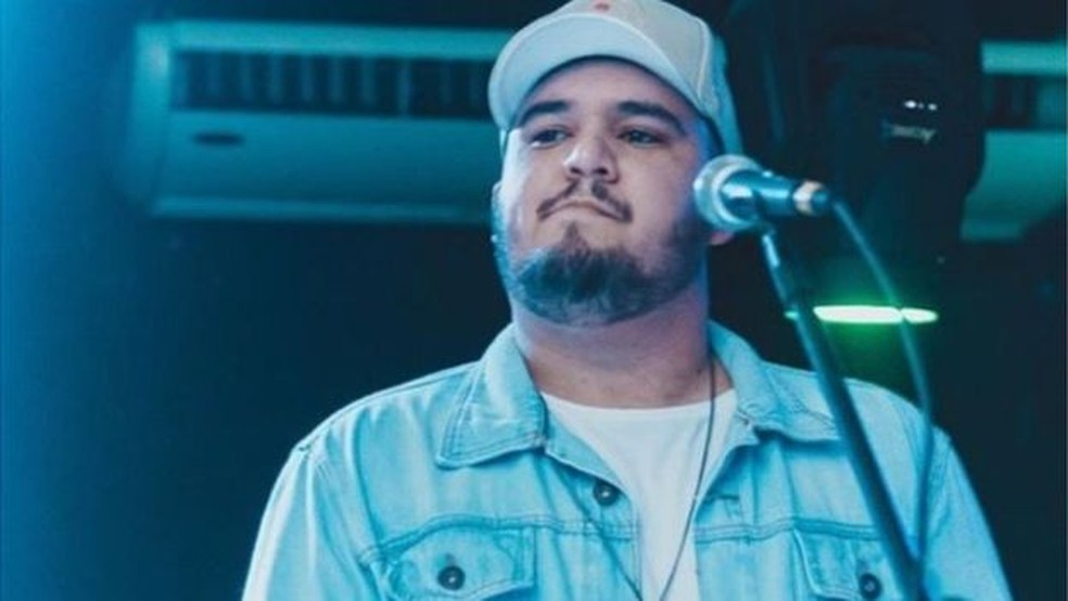 Gabriel era músico e publicitário: ele morreu após ter sintomas semelhantes à covid-19 — Foto: Arquivo pessoal/BBC