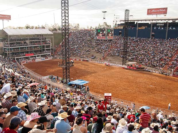 Barrtos Rodeo G1 - Público em Barretos enfrenta sol forte para conferir final do ...