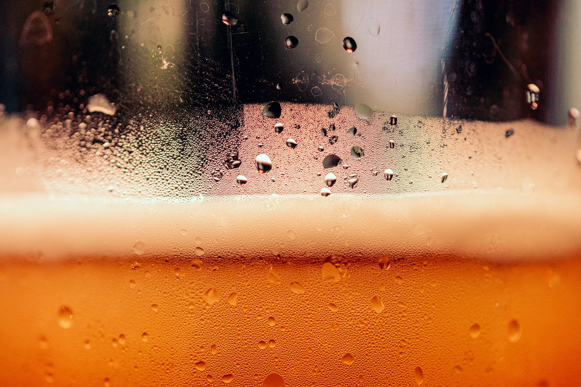 Não há dose segura de consumo de álcool para o cérebro, aponta estudo (Foto: Timothy Dykes/Unsplash)