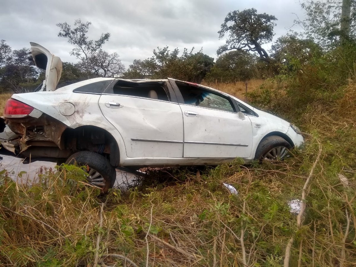 Motorista morre em capotamento de carro na LMG-626, em Taiobeiras
