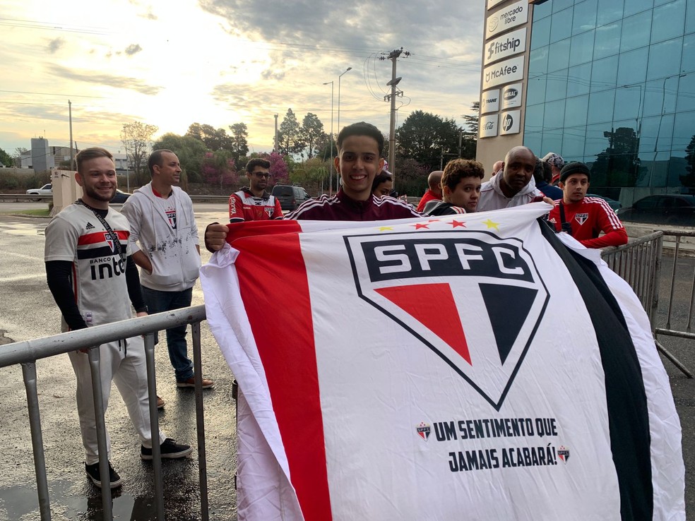 Torcedores do São Paulo na chegada a Córdoba — Foto: Eduardo Rodrigues