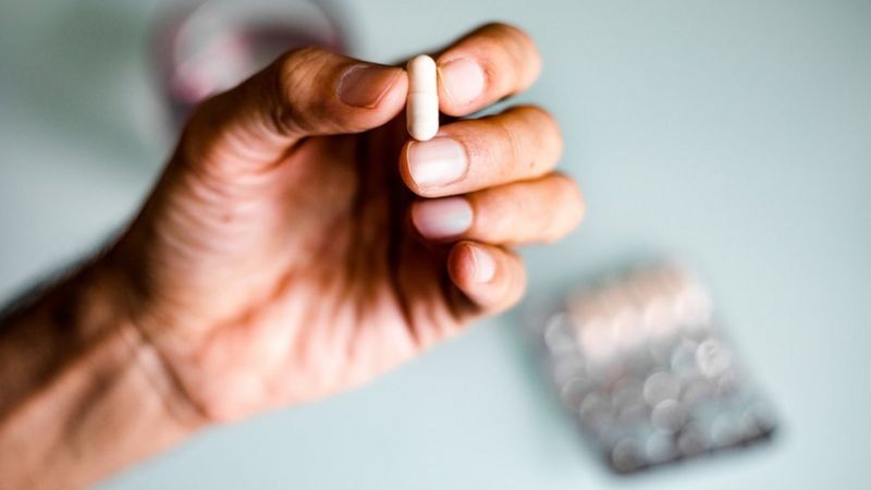 Livro 'O Império da Dor' traça o início da epidemia de opioides até o aparecimento do primeiro analgésico opioide de uso geral: OxyContin (Foto: Getty Images via BBC News)