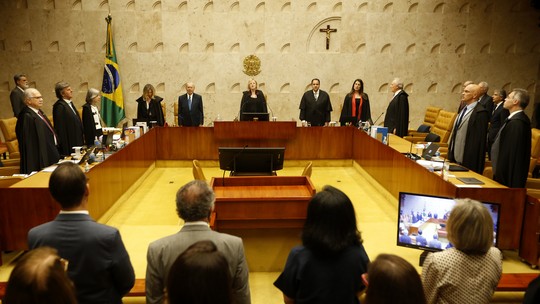 STF vai pagar até R$ 330 mil por novo carpete do plenário, vandalizado por bolsonaristas