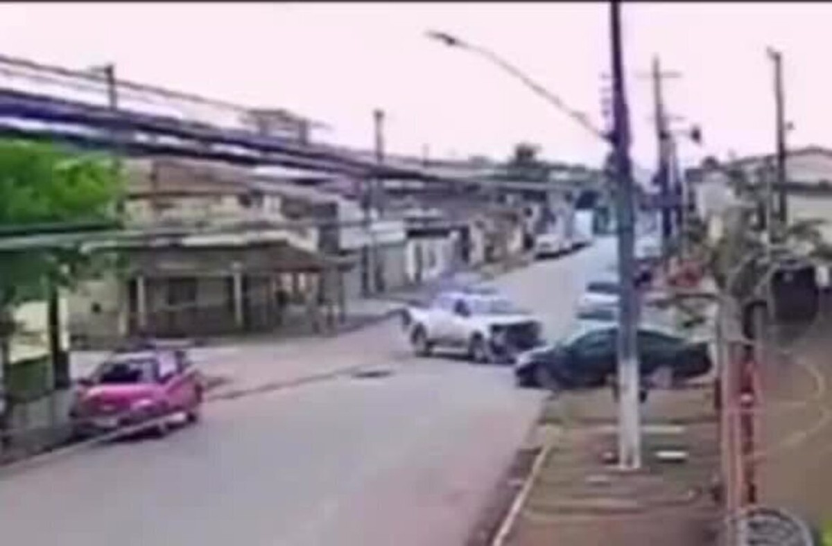 VÍDEO: viatura da PM se envolve em acidente de trânsito em Porto Velho