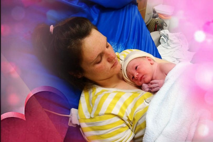 Abgail com o filho recém-nascido Elon (Foto: Reprodução/Facebook)