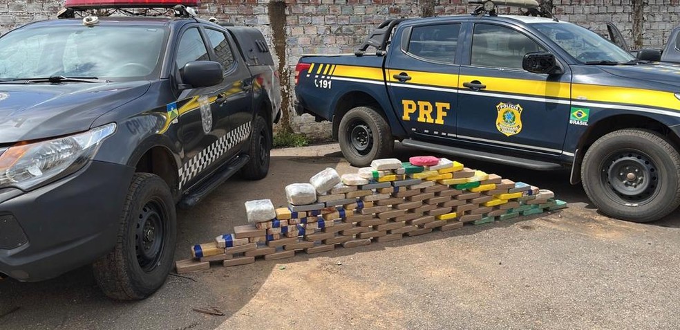 Carga de cocaína apreendida com suspeitos em caminhão na BR-464 — Foto: PRF/Reprodução