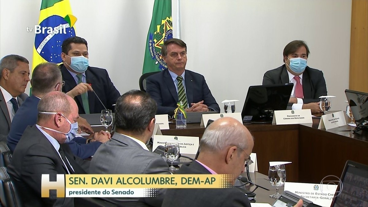 Guedes vê 'pacificação' e se diz aliviado com resultado da reunião entre Bolsonaro e governadores