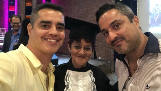 Dulce parou os estudos para se dedicar aos filhos e aos 62 anos entrou na faculdade (Foto: Arquivo pessoal via BBC News Brasil)