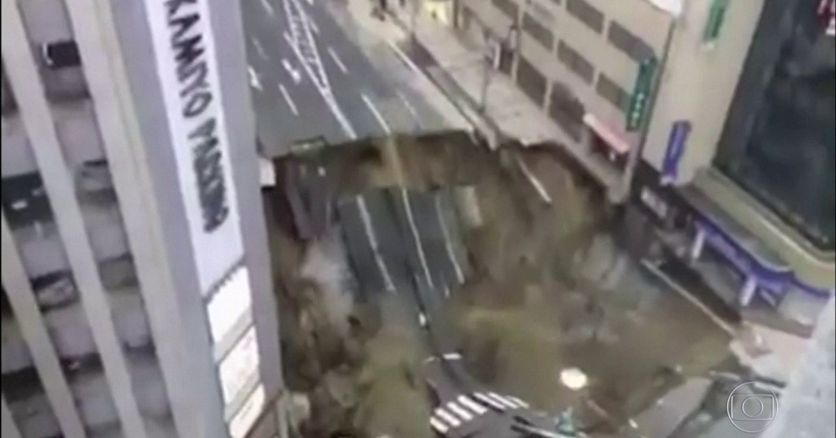 G1 – 日本の福岡市でクレーターが大混乱を引き起こす