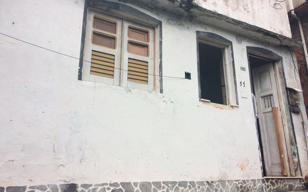 Casa onde artista plástico foi morto em Candeias (Foto: Juliana Almirante/G1)