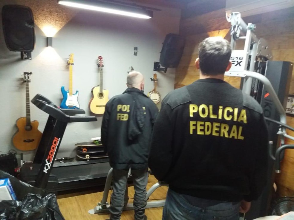 Policiais federais durante operação — Foto: Polícia Federal/Foto