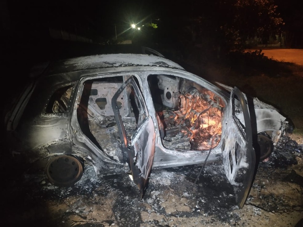Carro da vítima foi destruído — Foto: Divulgação