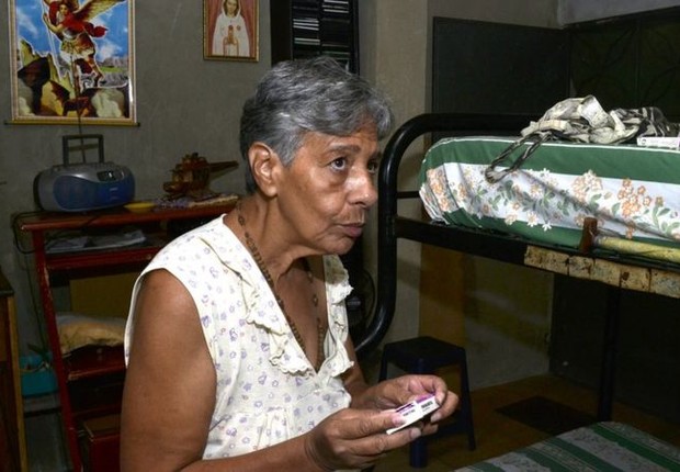BBC: Norma guarda o dinheiro da aposentadoria para comprar remédios (Foto: OSWER DIAZ MIRELES via Getty Images )