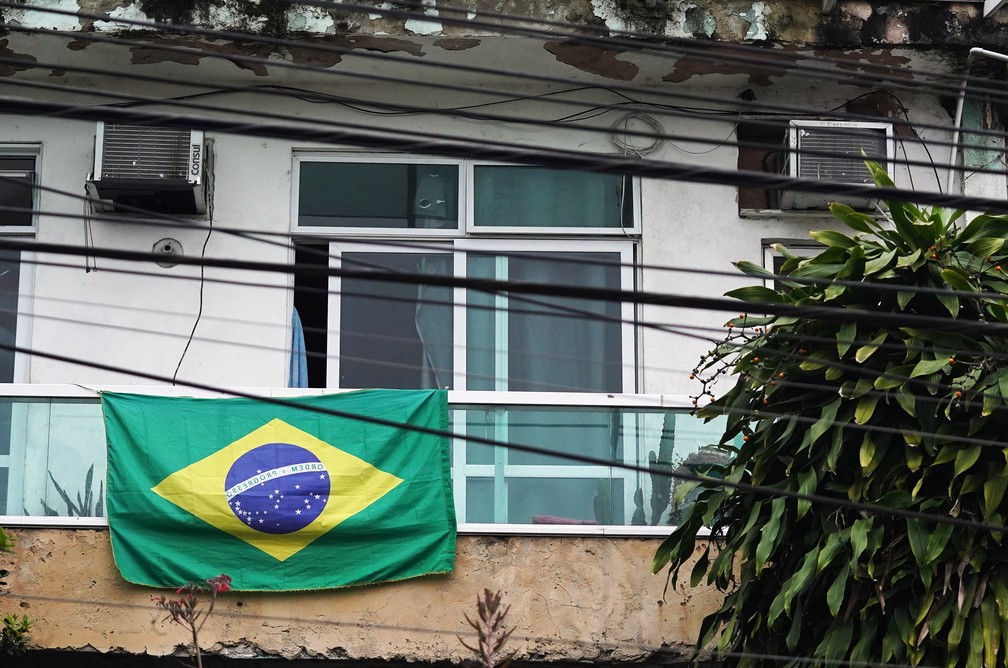 Casa em Santa Teresa com a bandeira do Brasil — Foto: Marcos Serra Lima/g1