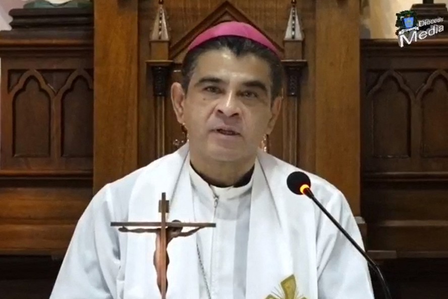 O bispo Rolando Alvaréz discursa durante missa em Matagalpa, Nicarágua