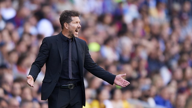 Diego Simeone durante o jogo entre Barcelona e Atlético de Madrid