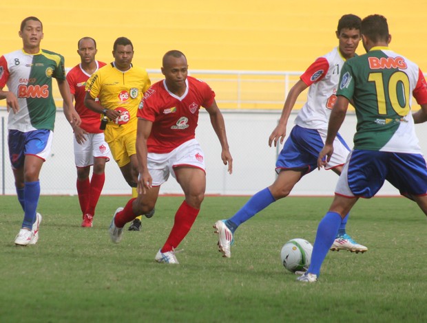 Rio Branco e Plácido de Castro se enfrentam no estádio Florestão (Foto: João Paulo Maia)