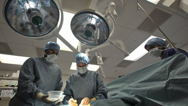 Bethan Simpson é a quarta paciente a passar por esta cirurgia pioneira (Foto: BBC)