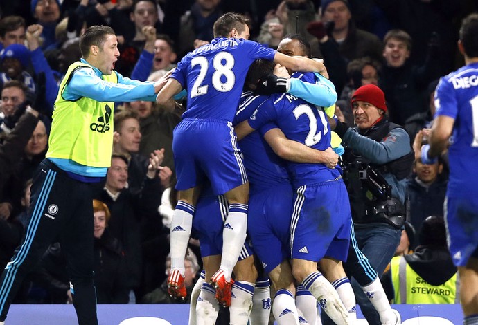 Comemoração do Chelsea contra o Liverpool (Foto: Agência AP )