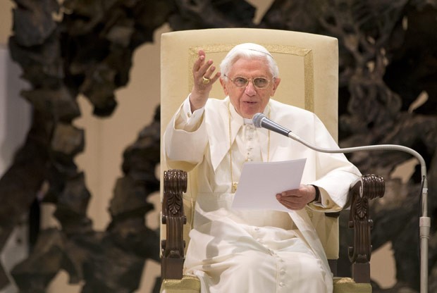O papa Bento XVI durante a audiência semanal desta quarta-feira (16) (Foto: AFP)