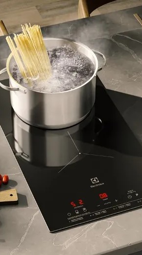 Cabe em qualquer lugar: 5 cooktops de indução duas bocas para comprar