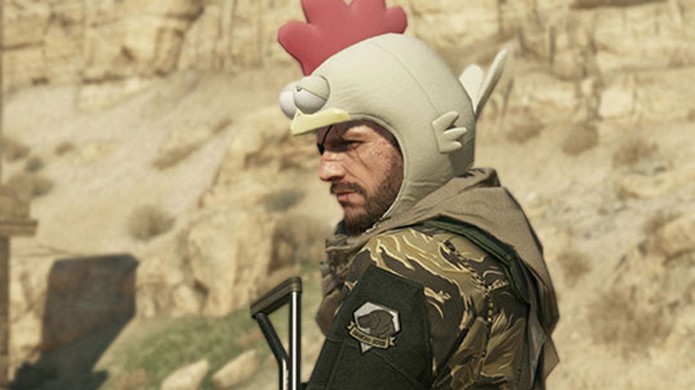 Chapéu de galinha deixa o jogo mais fácil, porém tira toda a seriedade (Foto: Metal Gear Informer)