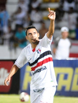 Luciano Henrique foi um dos destaques da goleada tricolor (Foto: Aldo Carneiro)
