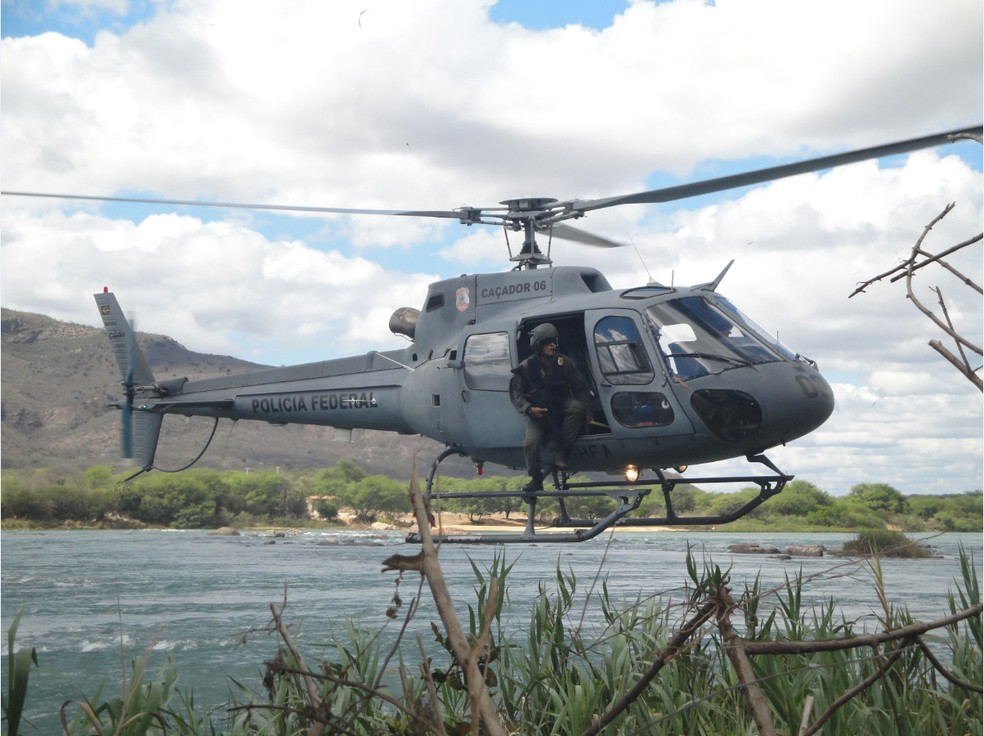 PF usou helicóptero para chegar aos plantios de maconha em Pernambuco (Foto: PF/Divulgação)