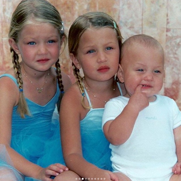 Gigi, Bella e Anwar Hadid quando crianças (Foto: Reprodução/Instagram)